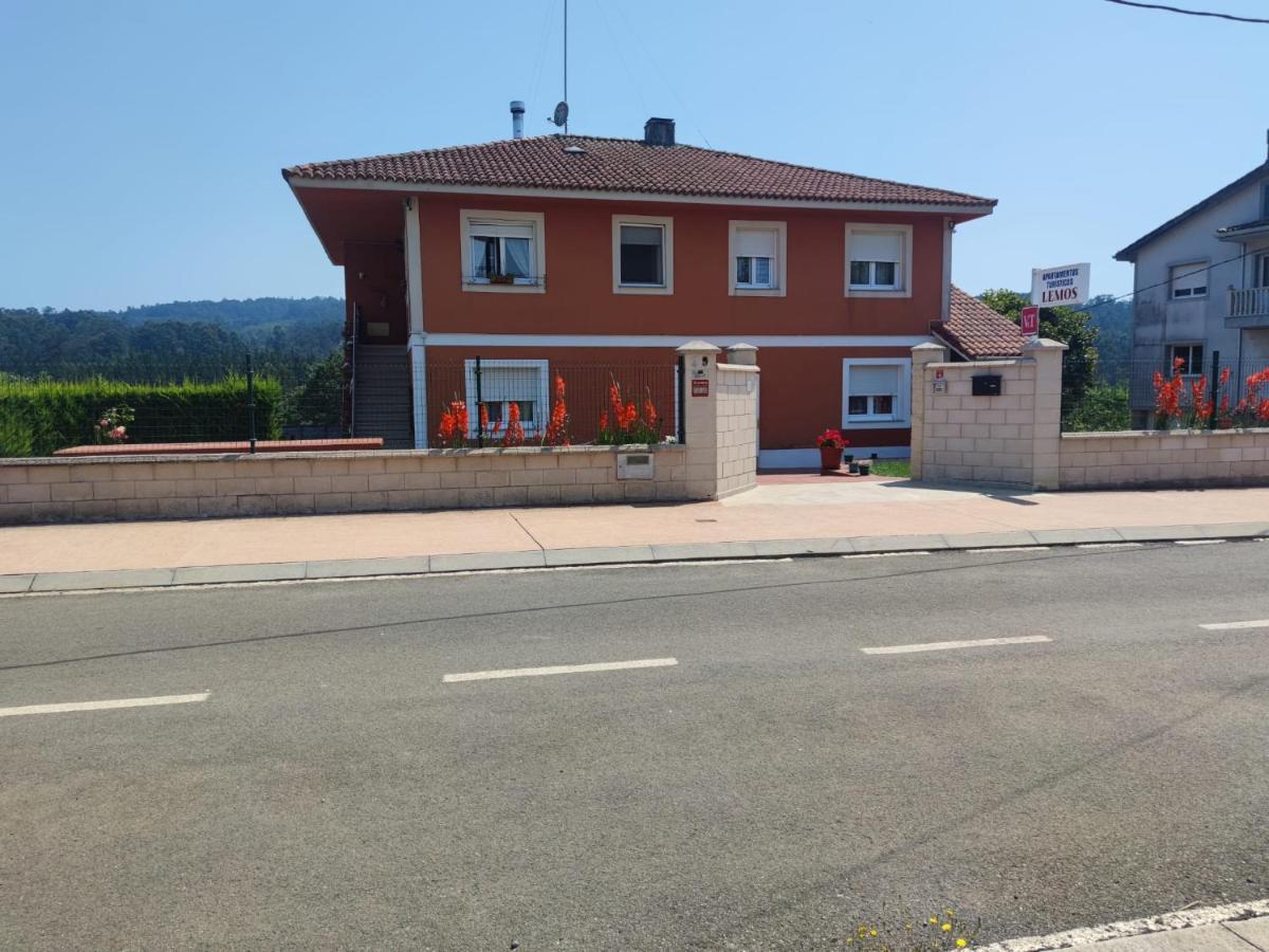 Apartamentos Turisticos Lemos O Pedrouzo Exteriör bild